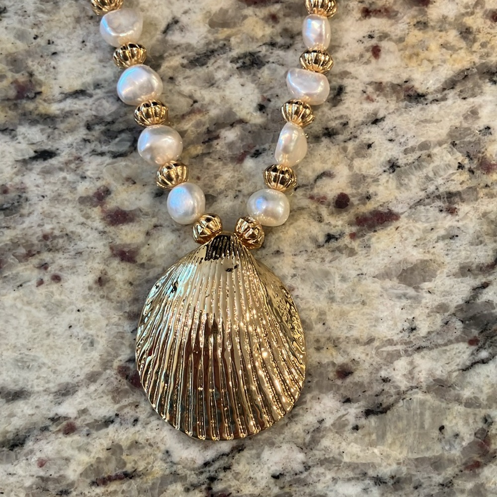 Talbots Beaded Seashell Necklace Freshwater Pearl & Gold Tone Shell Pendant - Picture 4 of 8